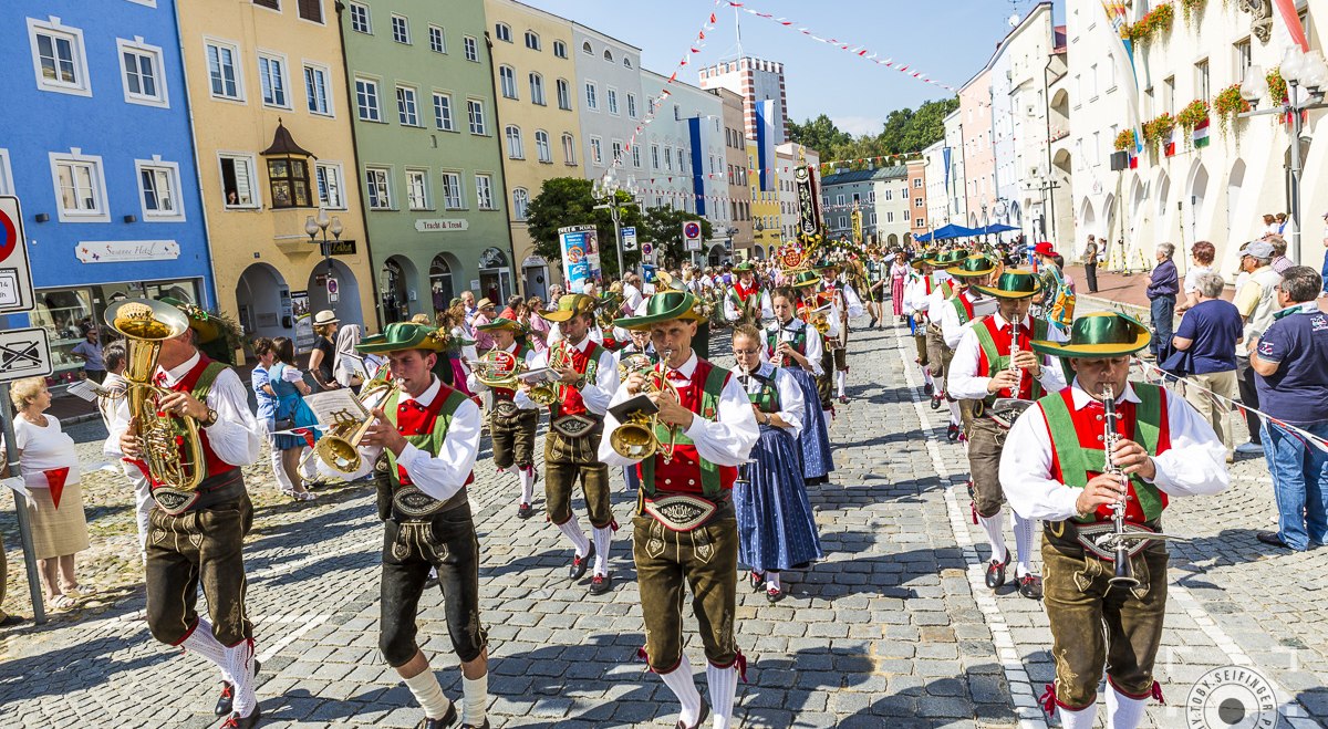 Umzug beim Internationalen Schützen- und Trachtenzug in Mühldorf a. Inn, © Touristinfo Mühldorf a. Inn