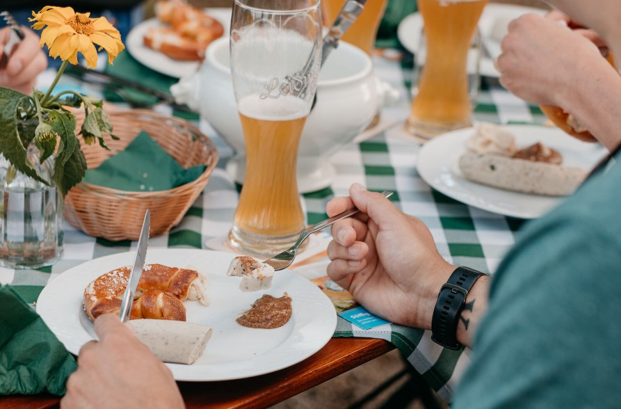 Weißwurst-Frühstück mit Weißbier, © Inn-Salzach Tourismus