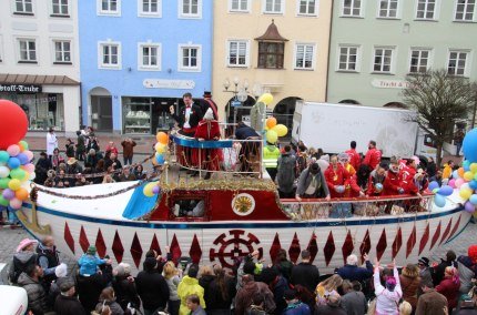 Motivwagen auf dem Faschingstreiben in Mühldorf a. Inn (Oberbayern)., © Stadt Mühldorf a. Inn