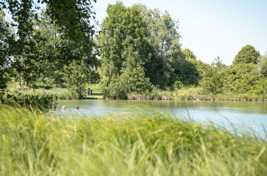 Badegäste im Flossinger Badesee, © Inn-Salzach Tourismus