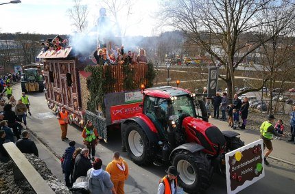 Faschingswagen Neuötting Gaudiwurm, © Inn-Salzach Tourismus