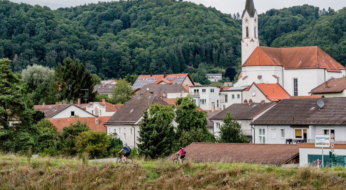 Blick auf Marktl , © www.bayern.by - Gregor Lengler