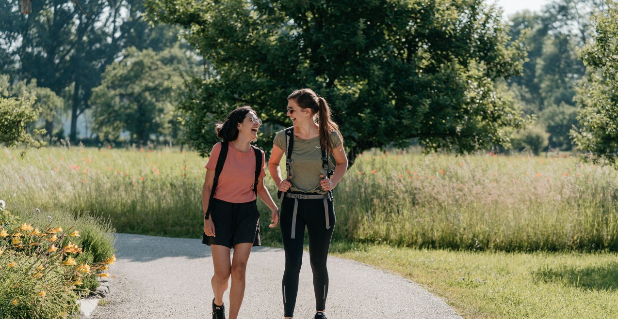 Freundinnen wandern in der Inn-Salzach Region, © Inn-Salzach Tourismus