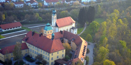 Die Kirche St. Salvator in Mühldorf von oben, © Rainer Schratt