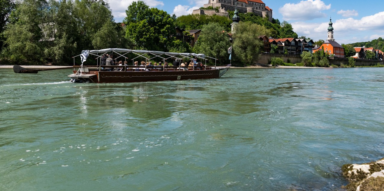 Plättenfahrt auf der Salzach bei Burghausen , © oberbayern.de, Peter von Felbert