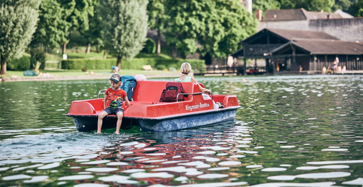 Tretboot fahren auf dem Wöhrsee Burghausen, © oberbayern.de, Tobias Köhler