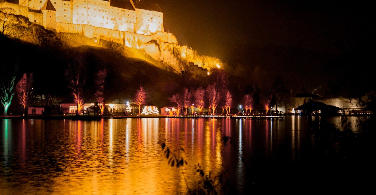 Erleuchteter Wöhrsee mit zahlreichen Liachterl, © Inn-Salzach Tourismus