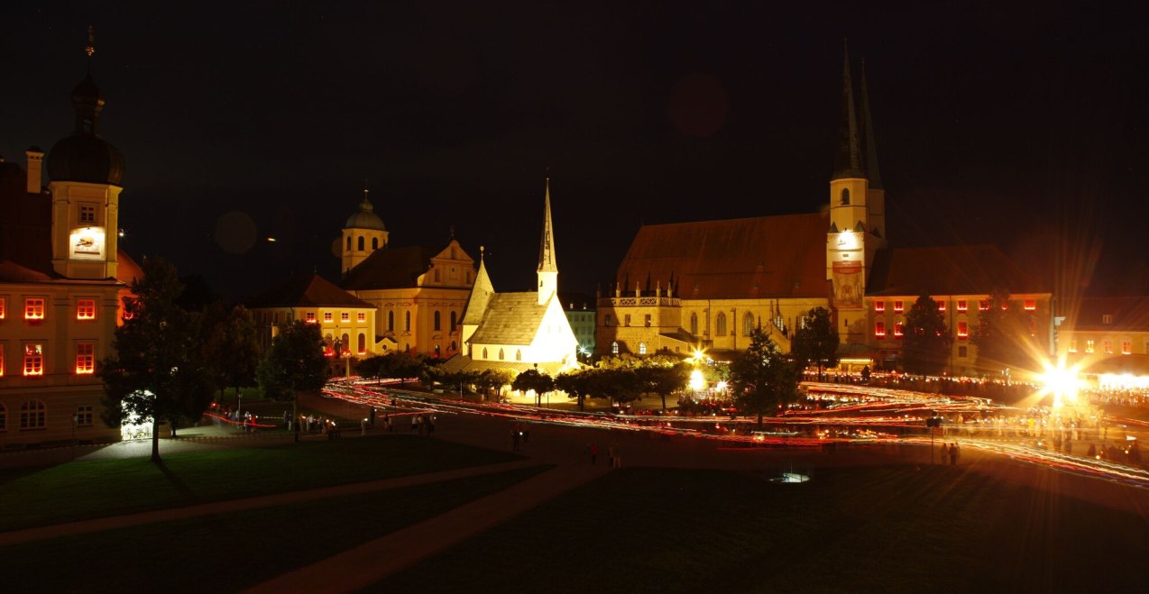 Große Lichterprozession in Altötting um den Kapellplatz, © Heiner Heine