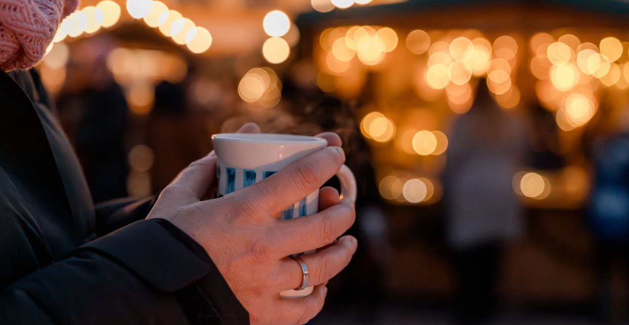 Glühwein auf dem Buchbacher Christkindlmarkt, © Inn-Salzach Tourismus