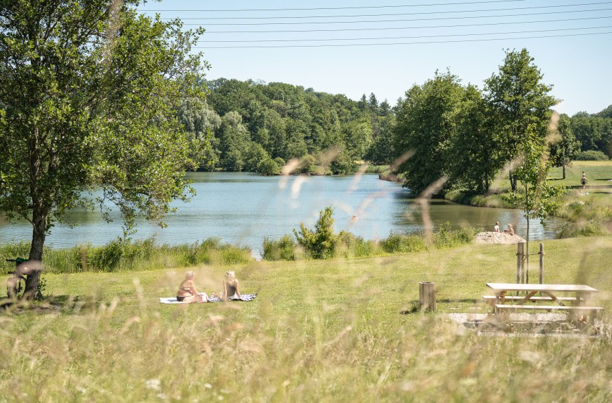 Badegäste am Flossinger See, © Inn-Salzach Tourismus