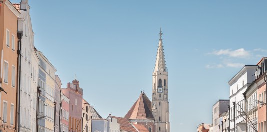 Stadtplatz mit Kirche Neuötting, © Inn-Salzach Tourismus