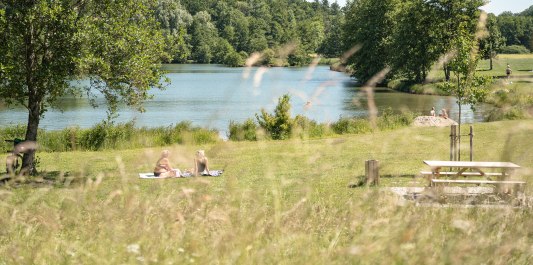 Badegäste am Flossinger See, © Inn-Salzach Tourismus