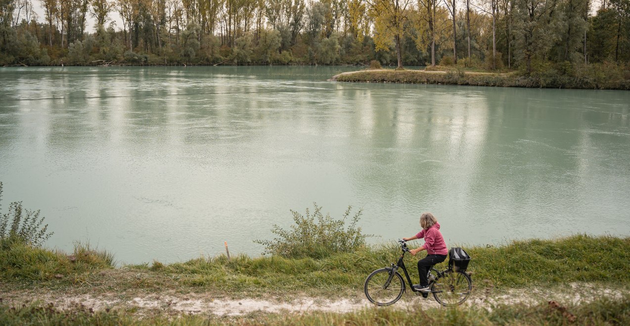 Radfahrerin auf dem Innradweg, © Inn-Salzach Tourismus