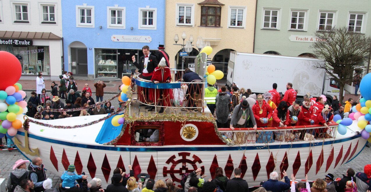 Motivwagen auf dem Faschingstreiben in Mühldorf a. Inn (Oberbayern)., © Stadt Mühldorf a. Inn