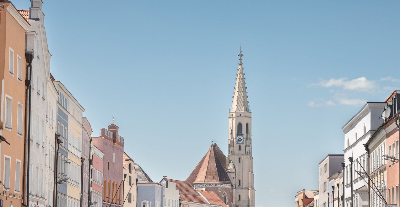 Stadtplatz mit Kirche Neuötting, © Inn-Salzach Tourismus