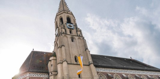 Kirche St. Nikolaus in Neuötting auf dem Sieben-Kirchen-Radweg, © Tourismusverband Inn-Salzach