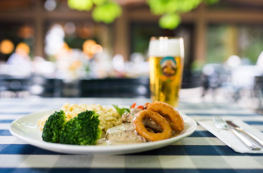 Brotzeit im Biergarten, © Inn-Salzach Tourismus